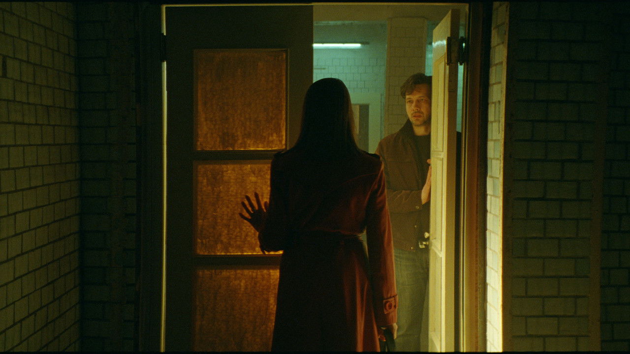 The Glass House Movie Screenshot 1
